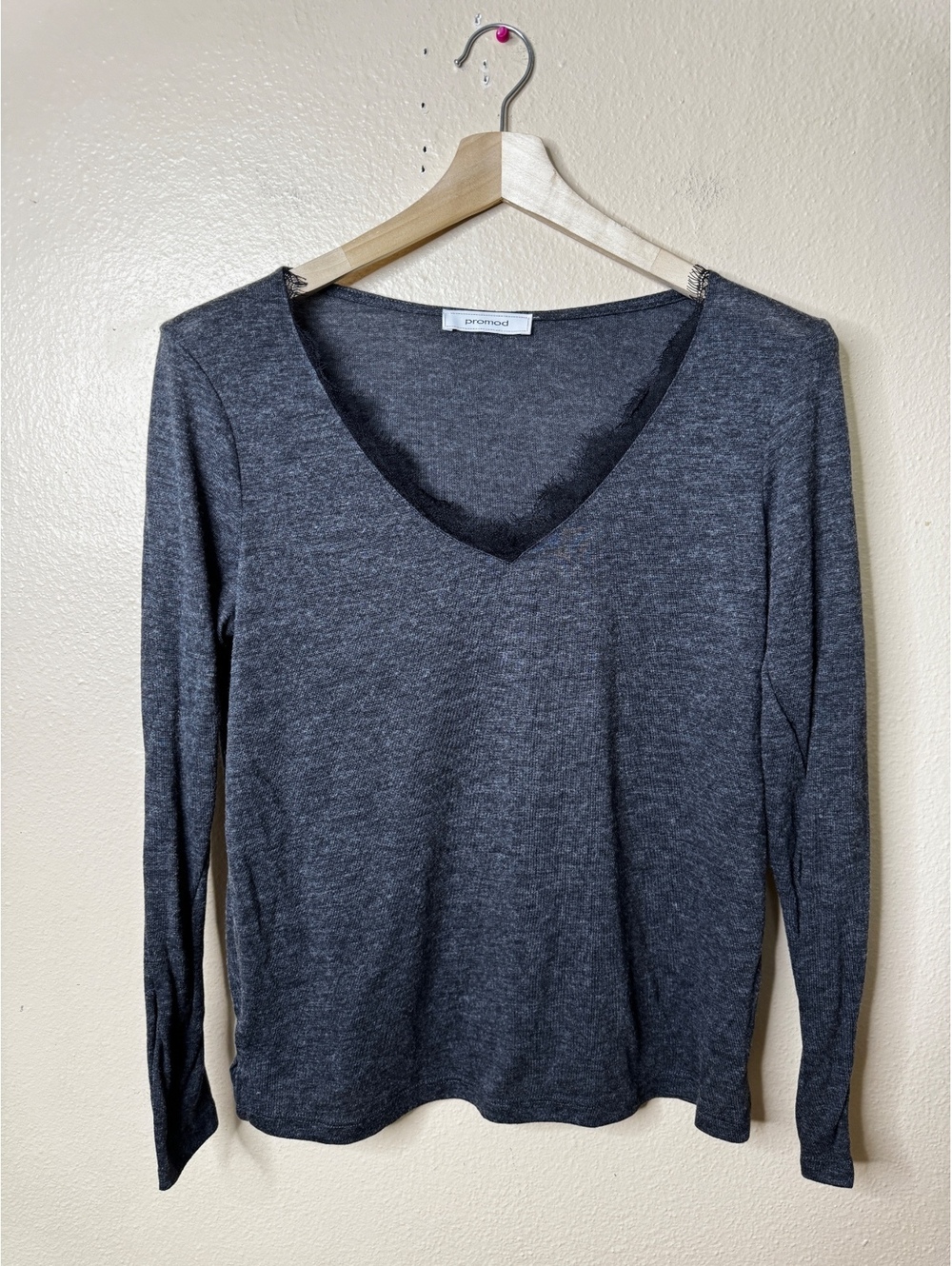 Promod Gray Long Sleeve V-Neck Eyelash Lace Trim Stretch Knit Top Women’s Large